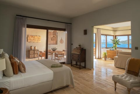 Photo of the whole room, Sea view
