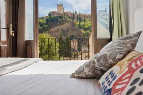Bed, Day, Photo of the whole room, Bedroom, Mountain view