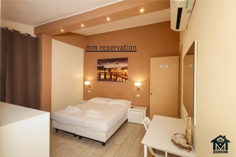 Bed, Photo of the whole room, Bedroom, towels, air conditioner