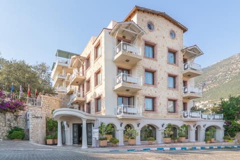 Property building, Facade/entrance, Location