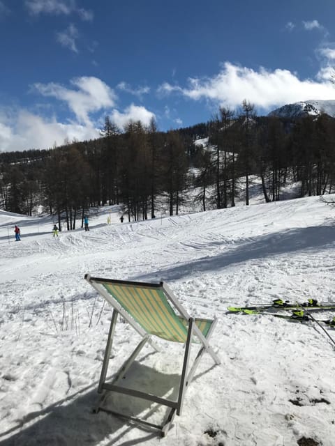 Duplex cosy pour 6 personnes- chalet des Pléiades -, départ skis aux pieds en bordure de piste sans portage - l'autre duplex mitoyen est également à nous Apartment in Piedmont