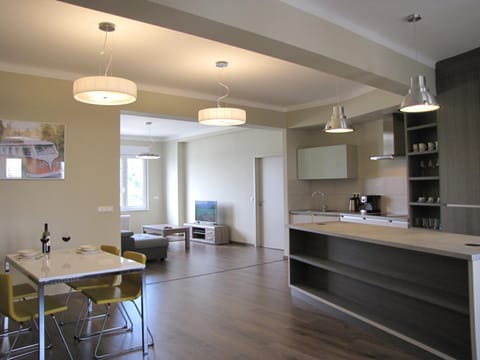 Kitchen or kitchenette, Living room