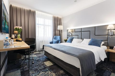 Bed, TV and multimedia, Photo of the whole room