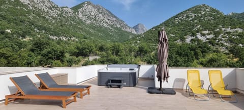 Hot Tub, Balcony/Terrace