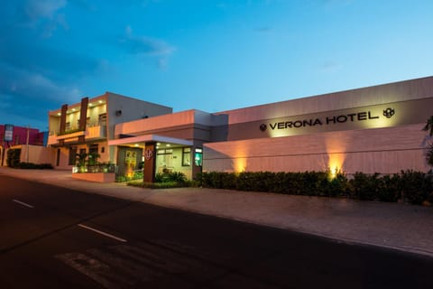 Property building, Nearby landmark, Facade/entrance, Property logo or sign, Lobby or reception, On site, Street view, Sunset