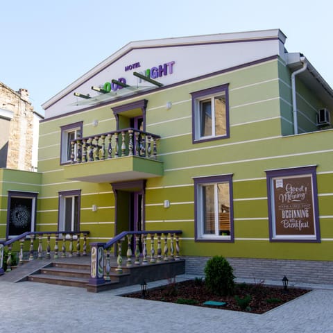 Facade/entrance