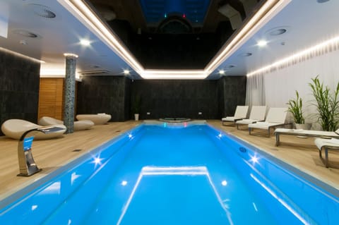 Massage, Sauna, Solarium, Steam room, Spa and wellness centre/facilities, Seating area, Swimming pool, Swimming pool