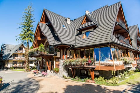 Facade/entrance, People, Floor plan, Guests, group of guests, Family