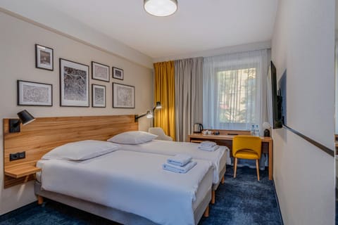 Bed, Living room, Bedroom