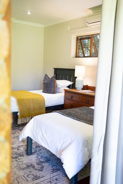 TV and multimedia, Photo of the whole room, air conditioner