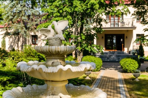 Property building, Spring, Day, Garden, Lobby or reception, Garden view
