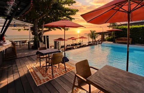 Beach, Swimming pool