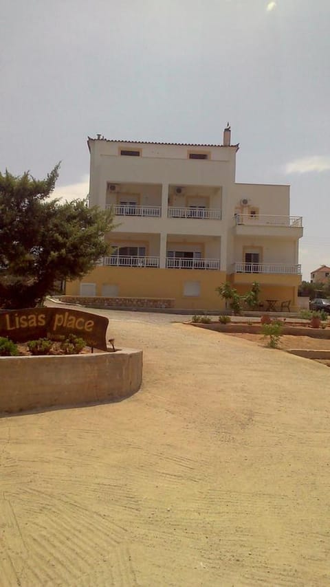 Property building, Day, Garden