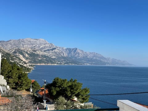 Mountain view, Sea view