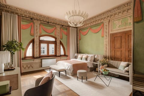 Bed, Photo of the whole room, Seating area, Bedroom