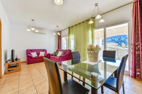 Living room, Dining area, air conditioner