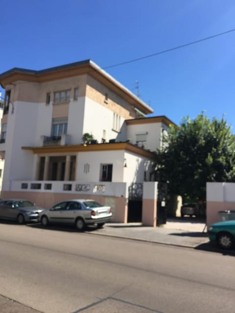 IDÉAL ART DÉCO compris un parking privé sécurisé Darcy Liberté centre Gare-Ville Apartment in Dijon