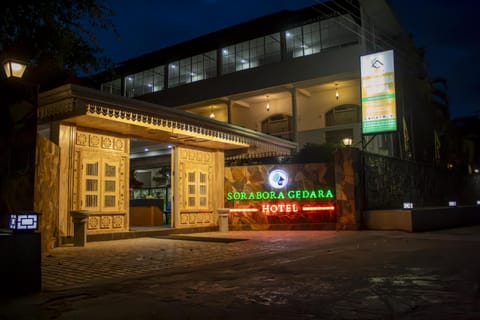 Facade/entrance
