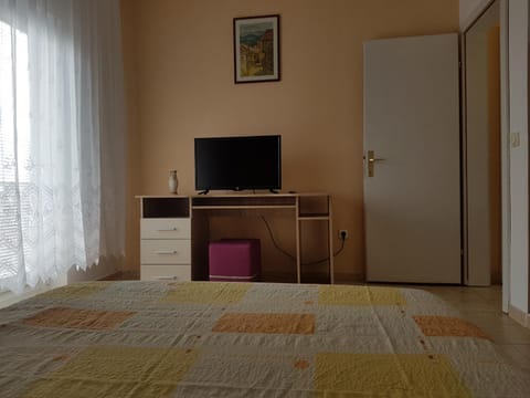 Staff, TV and multimedia, bunk bed