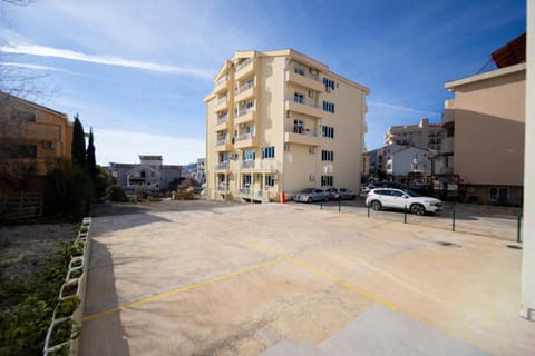 Property building, Neighbourhood, Location, Parking