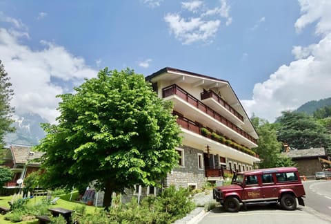 Property building, Day, Summer, On site