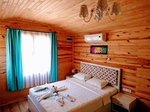 Photo of the whole room, Decorative detail