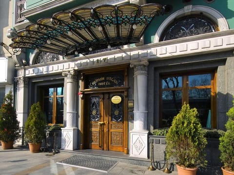 Property building, Facade/entrance, Decorative detail