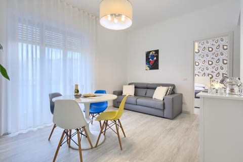 Coffee/tea facilities, Balcony/Terrace, Living room, Seating area, City view, Garden view, Mountain view, Street view