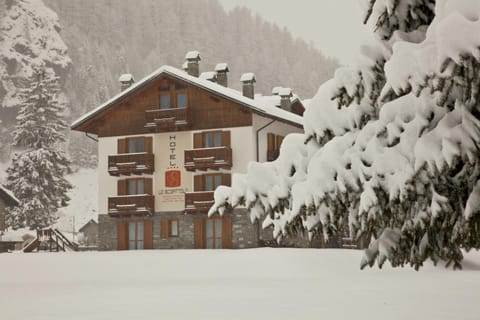Property building, Winter