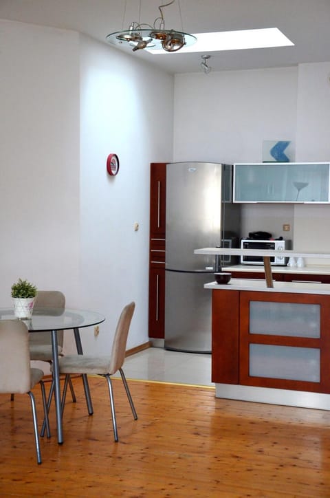 Property building, Coffee/tea facilities, Kitchen or kitchenette, Dining area