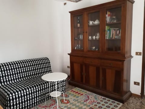 Library, Living room, Seating area