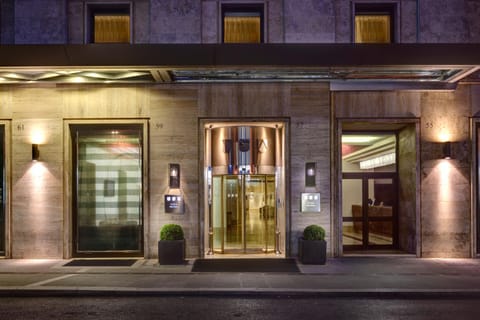 Facade/entrance, Area and facilities
