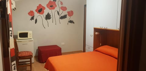 Shower, Toilet, Staff, Bed, Garden, TV and multimedia, Coffee/tea facilities, heating, microwave, towels, wardrobe, air conditioner