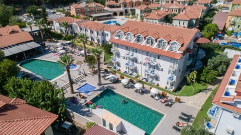 Property building, Day, Bird's eye view, Pool view, Swimming pool, sunbed
