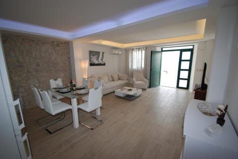 Living room, Dining area, Sea view