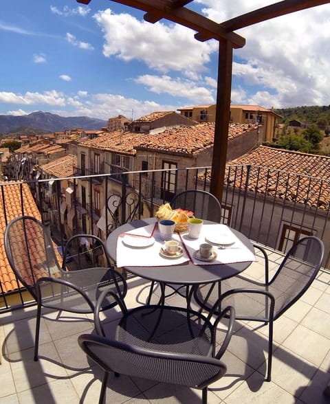 Balcony/Terrace, City view, Mountain view, Street view, Italian breakfast