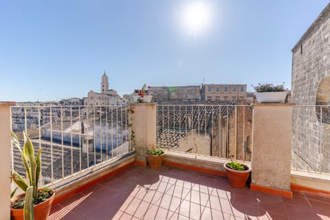 View (from property/room), Balcony/Terrace, City view, Landmark view