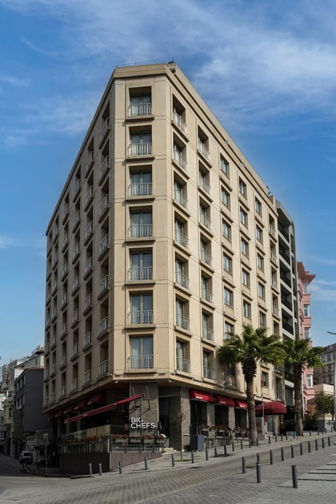 Property building, Day, City view, Location