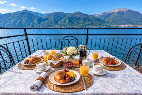 Balcony/Terrace, Lake view, Mountain view