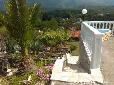 Balcony/Terrace, Decorative detail, Mountain view