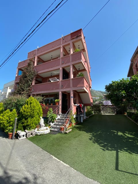 Apartments Donna Bed and Breakfast in Montenegro