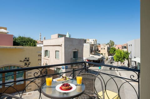 View (from property/room), Balcony/Terrace, City view, Street view