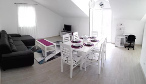 Communal lounge/ TV room, Dining area