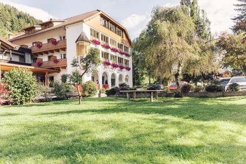 Property building, Summer, Garden, Garden view