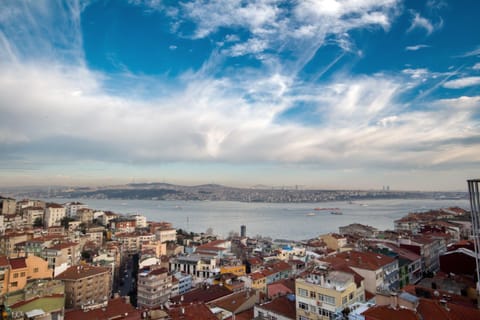 Natural landscape, View (from property/room), View (from property/room), Balcony/Terrace, City view, City view, Landmark view, Landmark view, Sea view, Sea view