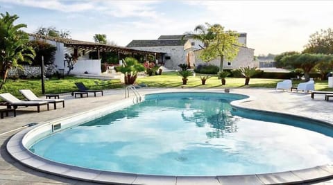 Property building, Spring, Garden, Garden view, Pool view, Swimming pool, sunbed