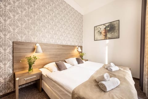 Bedroom, towels