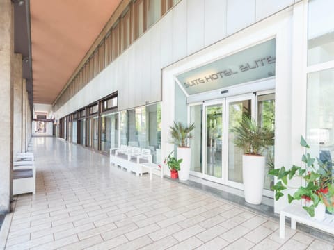 Facade/entrance, Facade/entrance