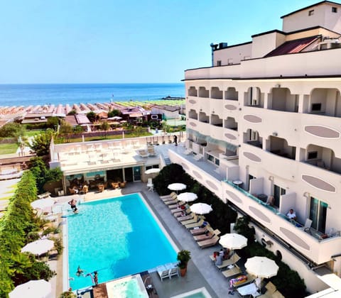 Property building, Bird's eye view, Summer, Hot Tub, View (from property/room), Pool view, Pool view, Sea view, Sea view, Swimming pool