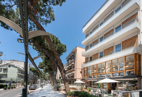 Property building, Restaurant/places to eat, Facade/entrance, Summer, Garden, Library, View (from property/room), City view, City view, Garden view, Garden view, Shopping Area, Meals, Family, Family, ATM, VIP, VIP, VIP, elevator